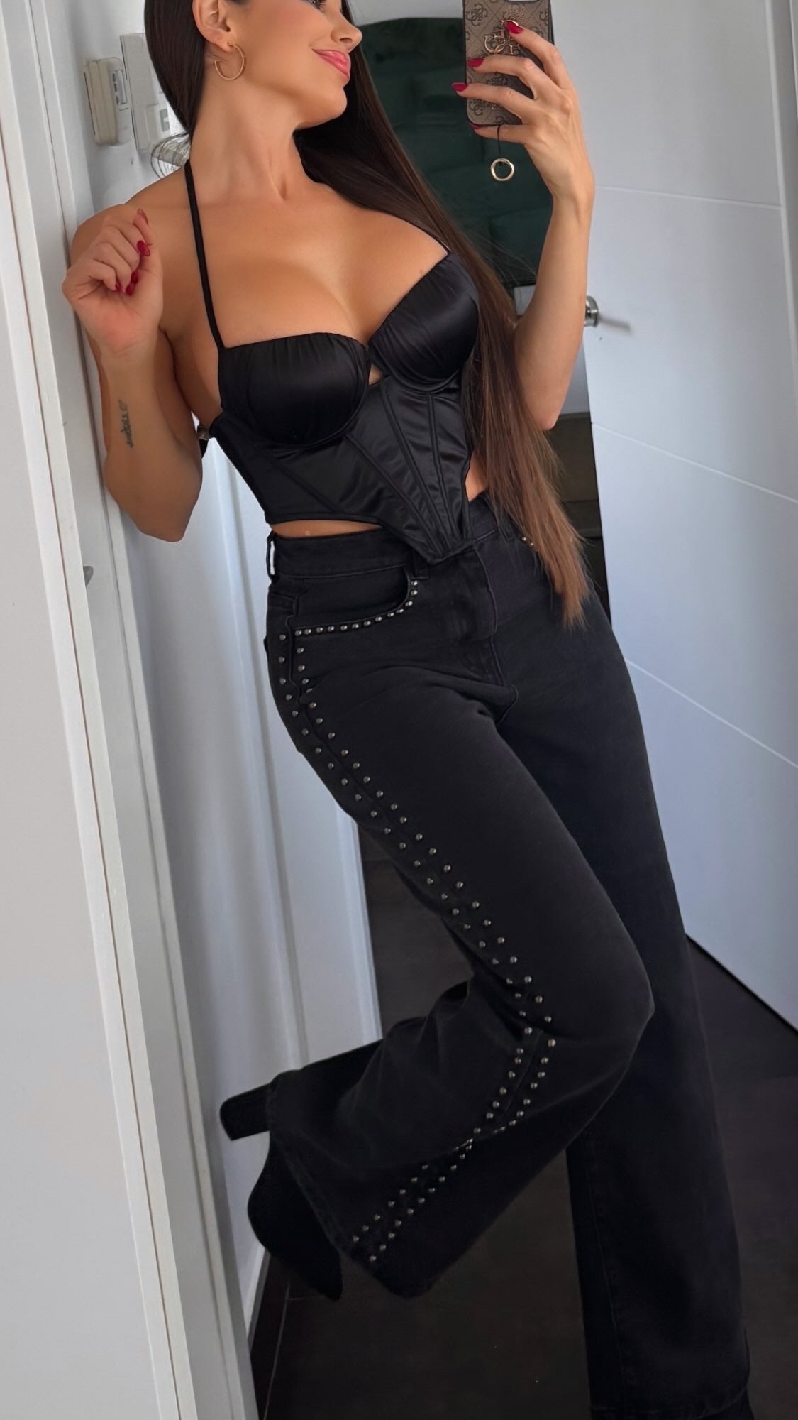 Pantalón vaquero tachas