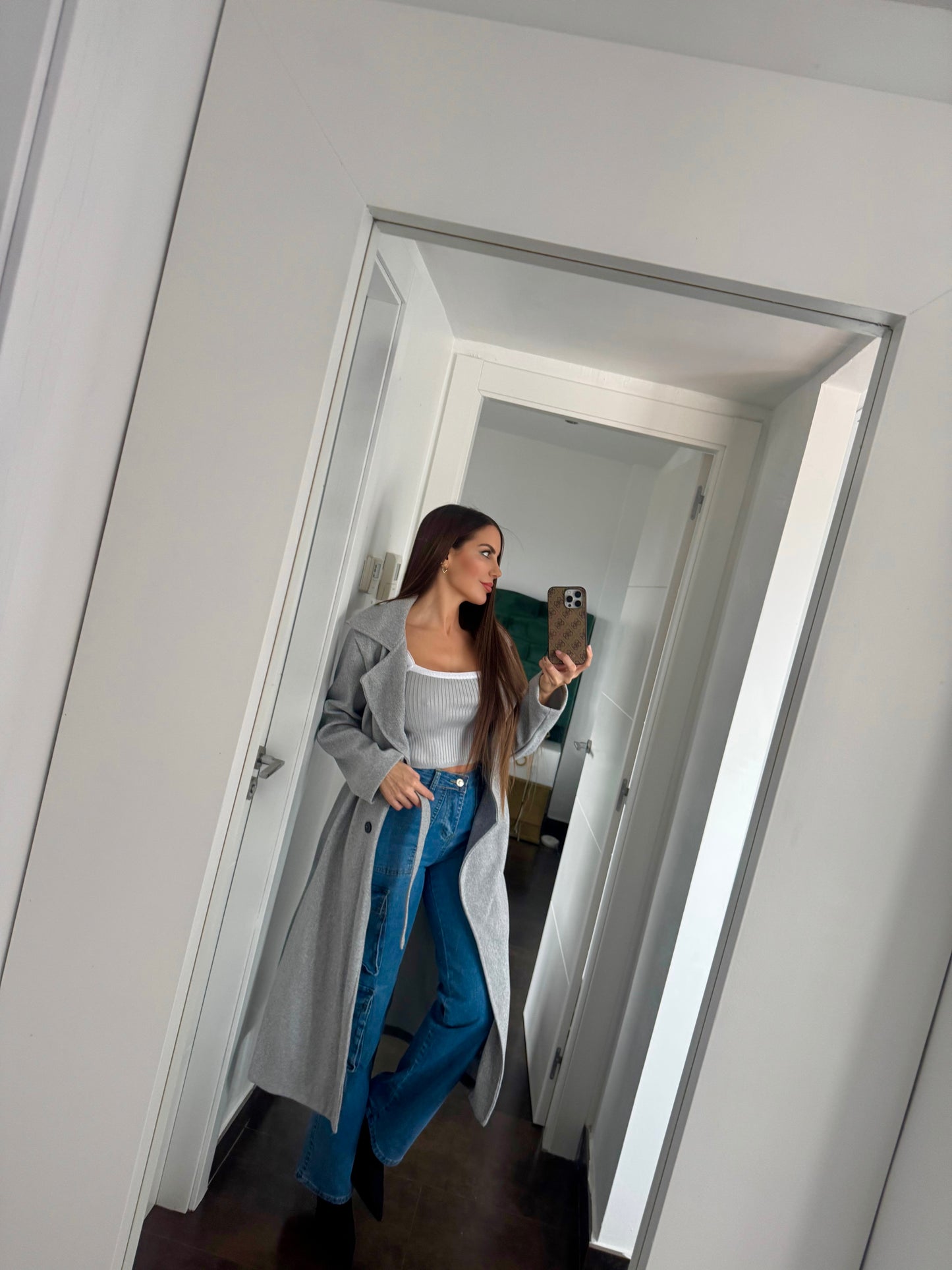 Top gris con blanco