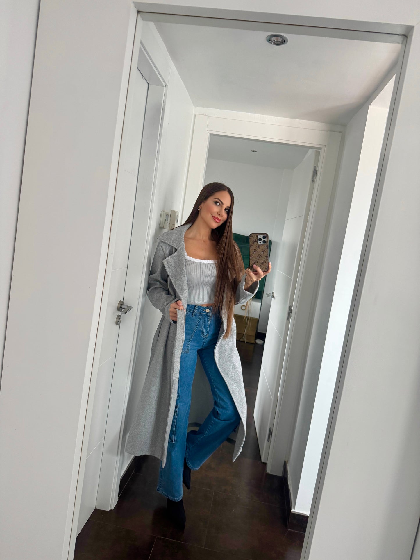 Top gris con blanco