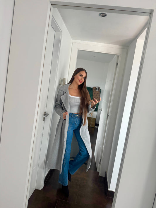 Top gris con blanco