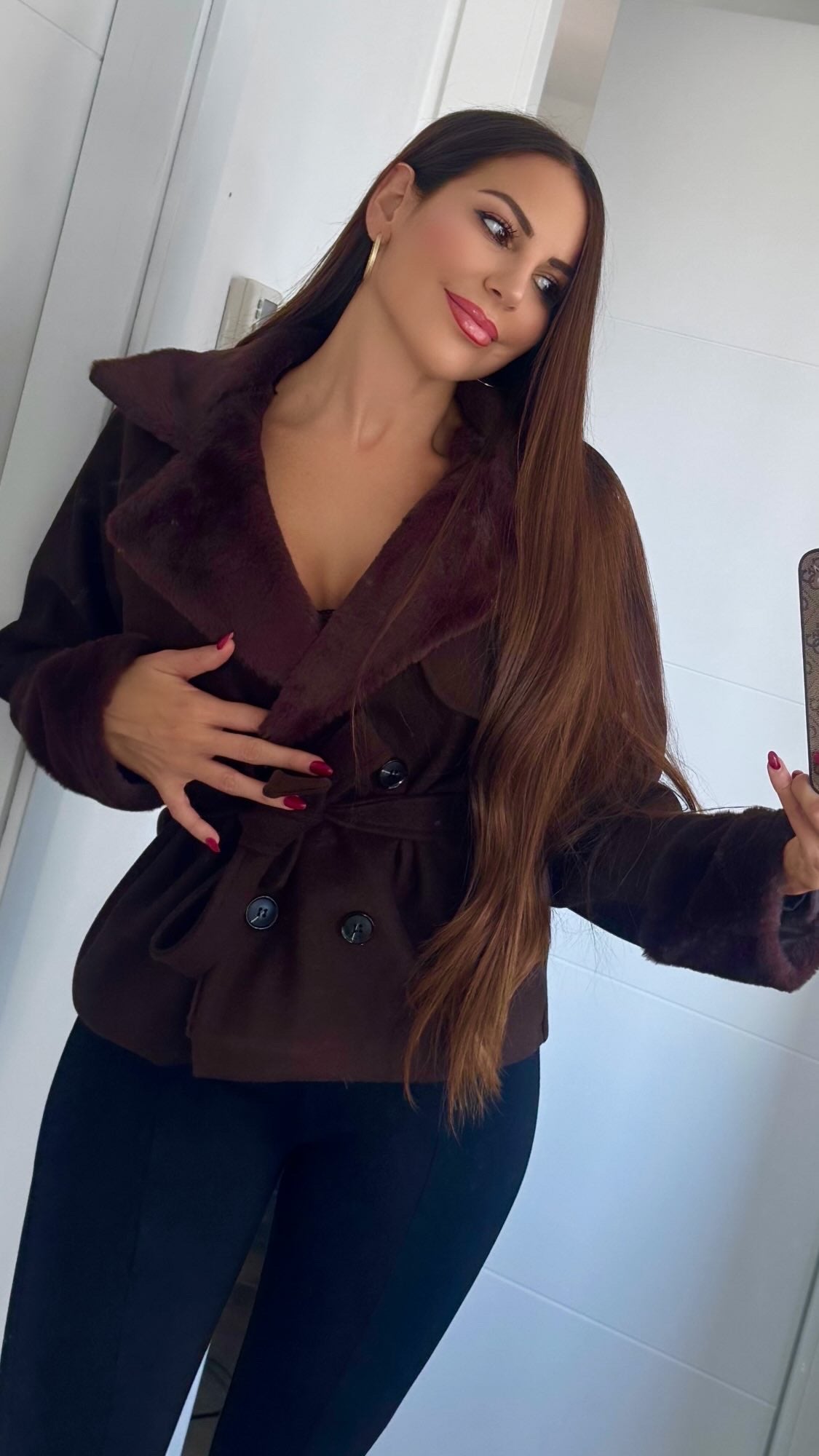 Chaqueta corta mangas y cuello pelo