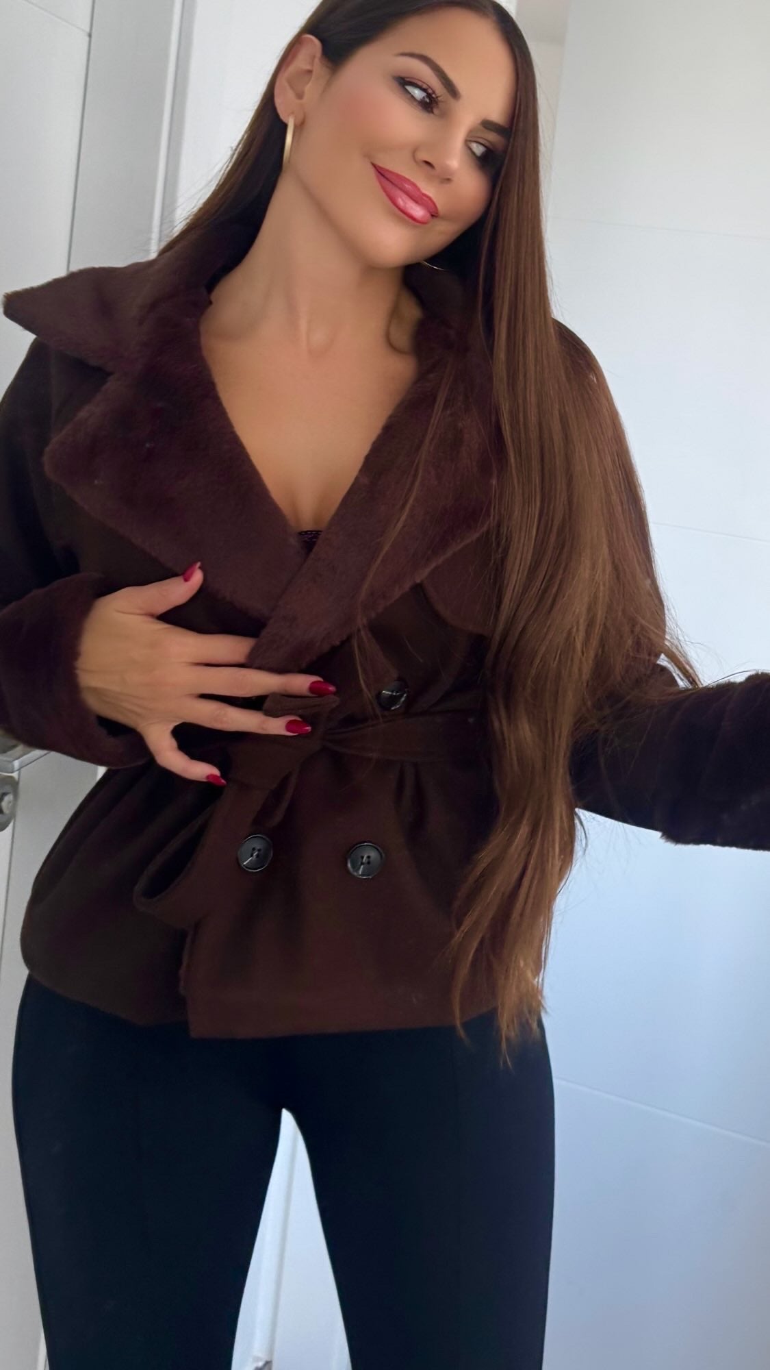 Chaqueta corta mangas y cuello pelo