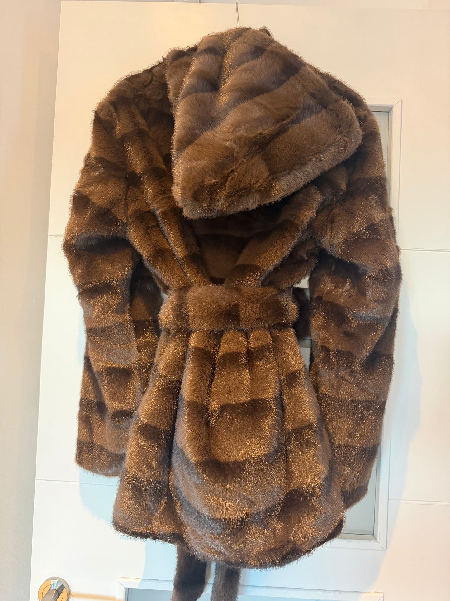 Abrigo broche pelo suave