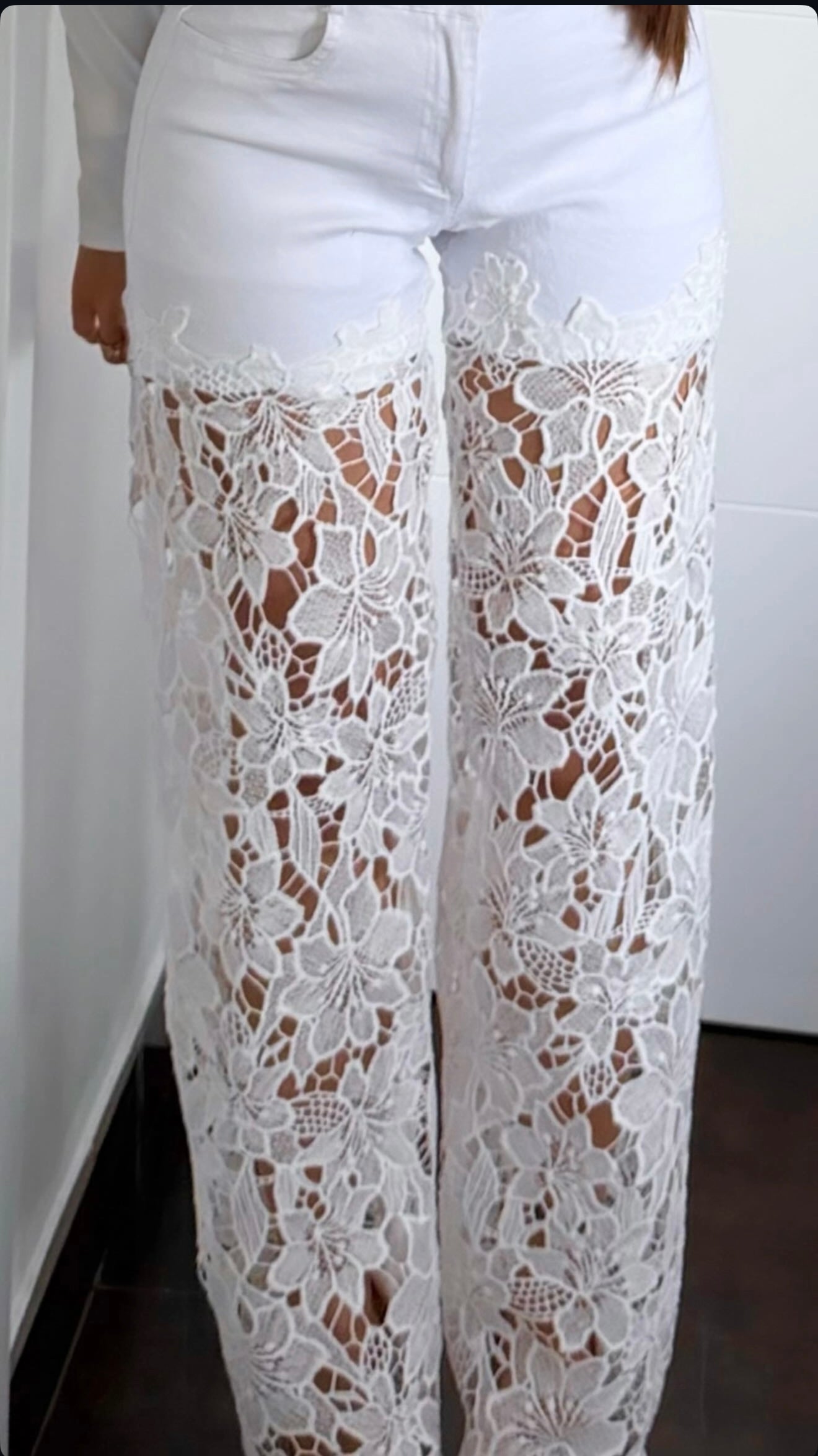 Pantalón  jeans bordado blanco