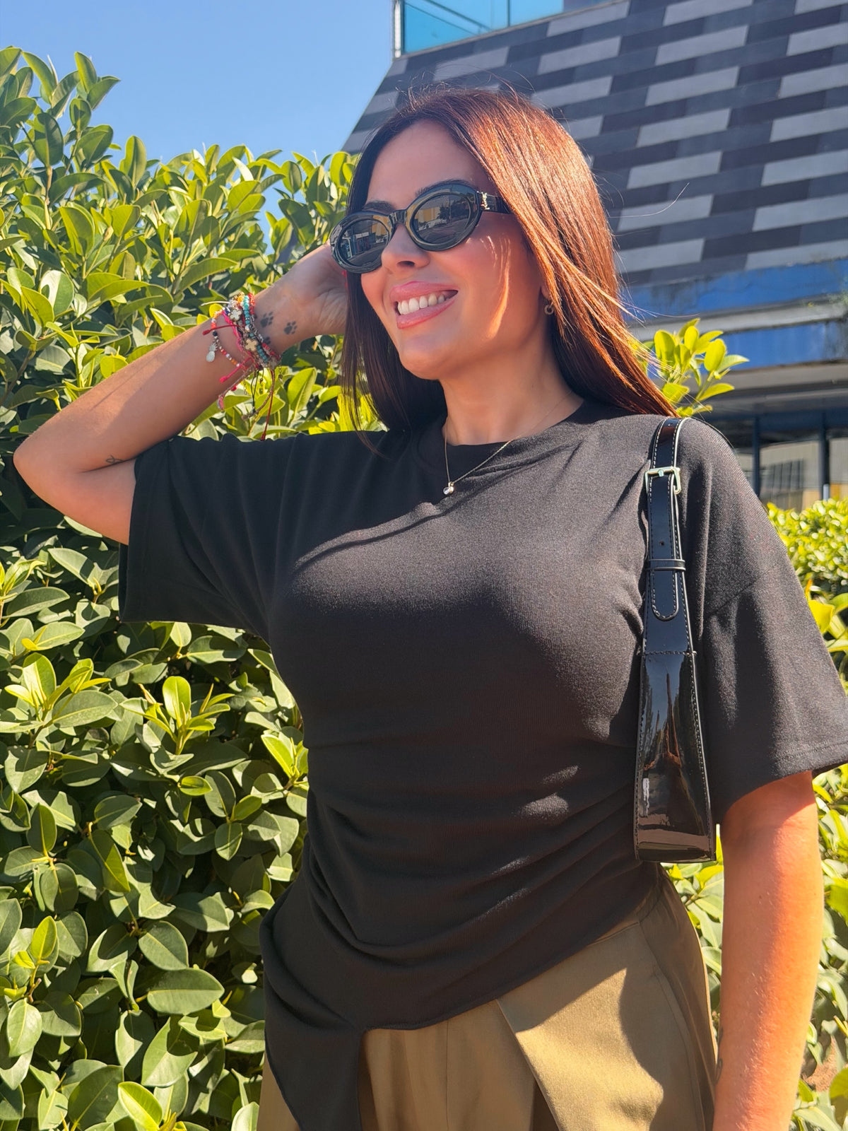 Camiseta Asimetrica Negro