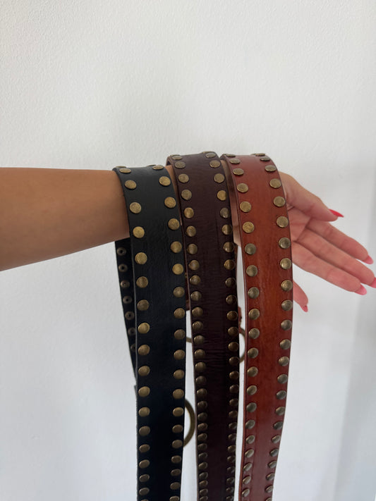 Cinturón tachas